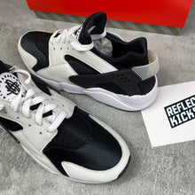 Load image into Gallery viewer, Nike Air Huarache OG Orca 2021

